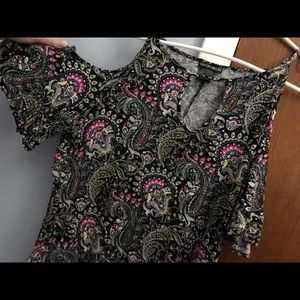 Open shoulder casual top, short sleeve size Large